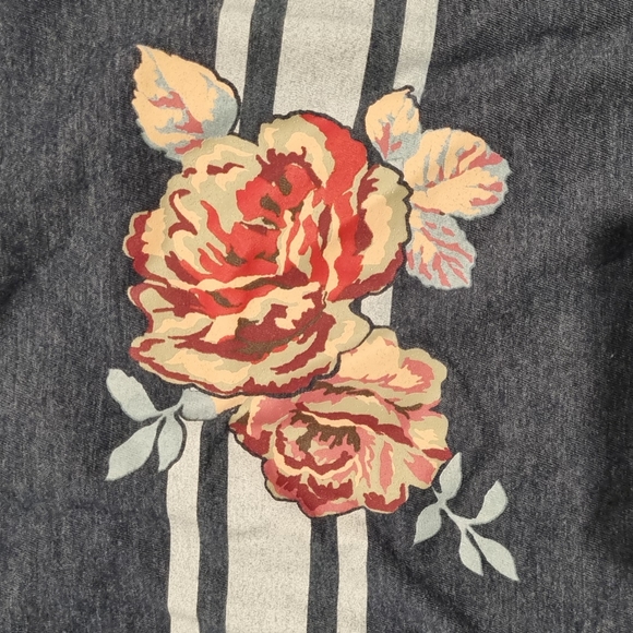 Blue Floral Graphic Tee - Picture 3 of 5